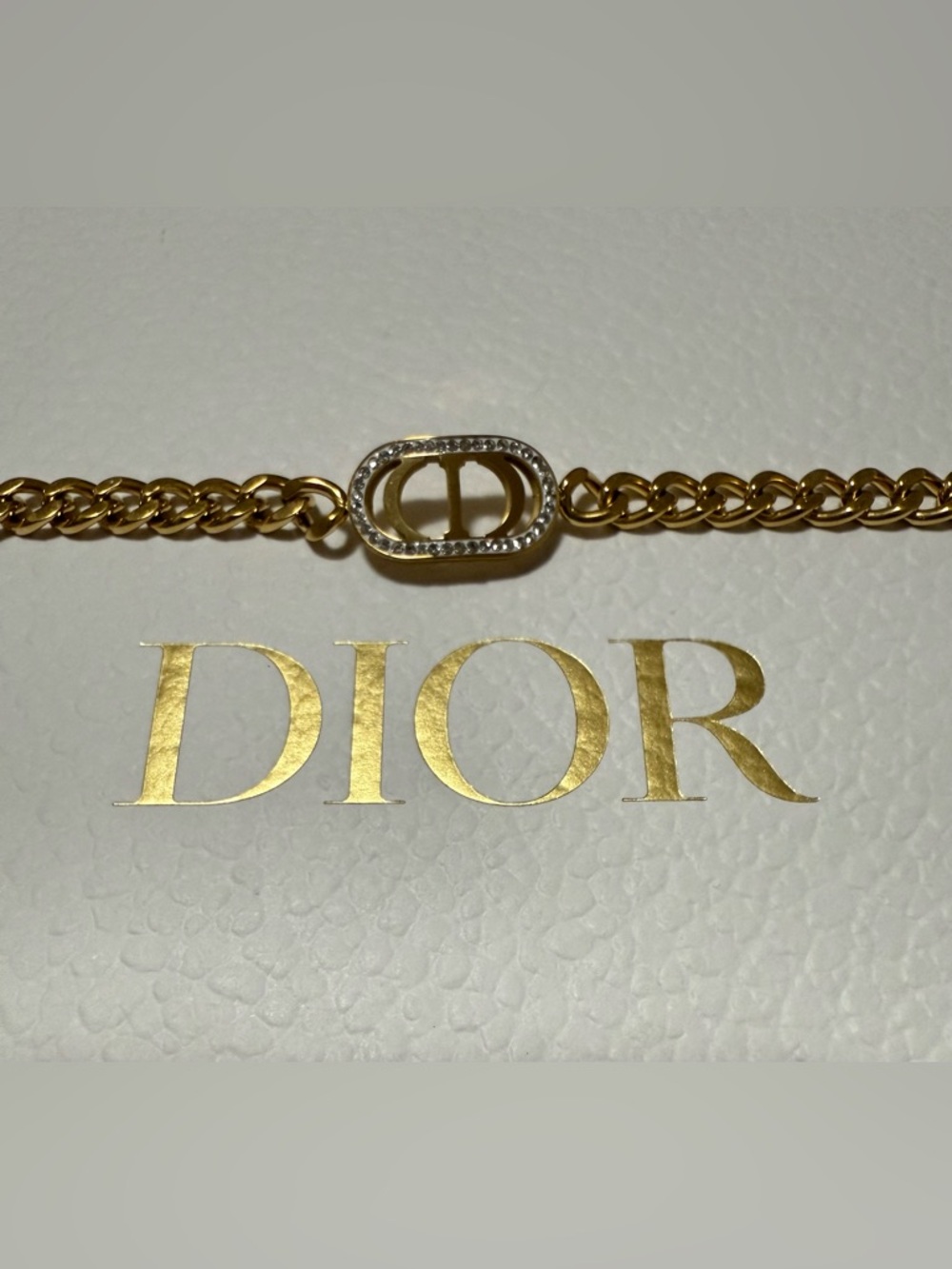 Luxury Style Goldtone Fashion Bracelet - Picture 4 of 9